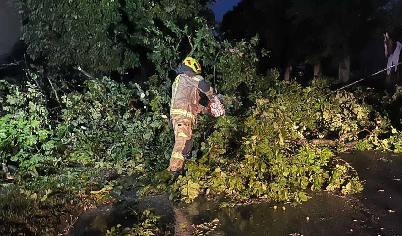 Prawie 500 interwencji strażaków związanych z burzami w Wielkopolsce. Najwięcej w Poznaniu i okolicy!