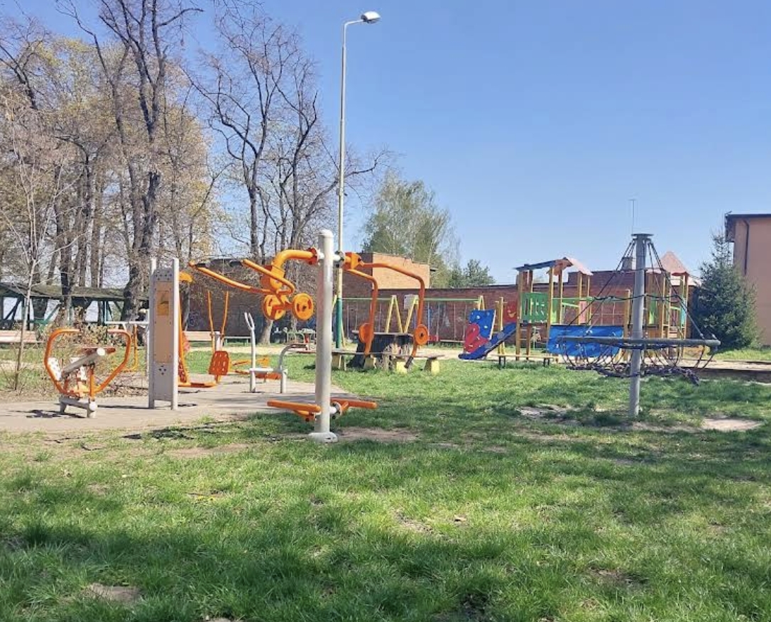 Groźny wypadek na placu zabaw w regionie. Interweniowali strażacy