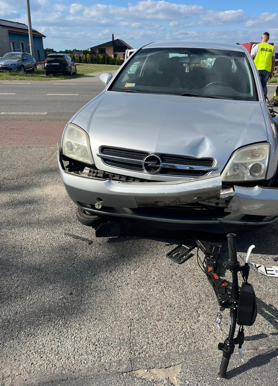 Poważny wypadek w regionie. 14-latek na hulajnodze zderzył się z samochodem