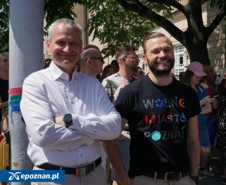 Marcin Gołek (z prawej) i wiceprezydent Jędrzej Solarski na tegorocznym Marszu Równości | fot. Maciej Kopiński