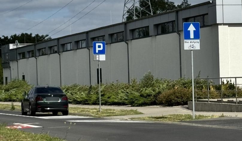 Zmiany w organizacji ruchu w pobliżu poznańskiego szpitala. "Znaki się wykluczają i prowadzą na czołówkę"