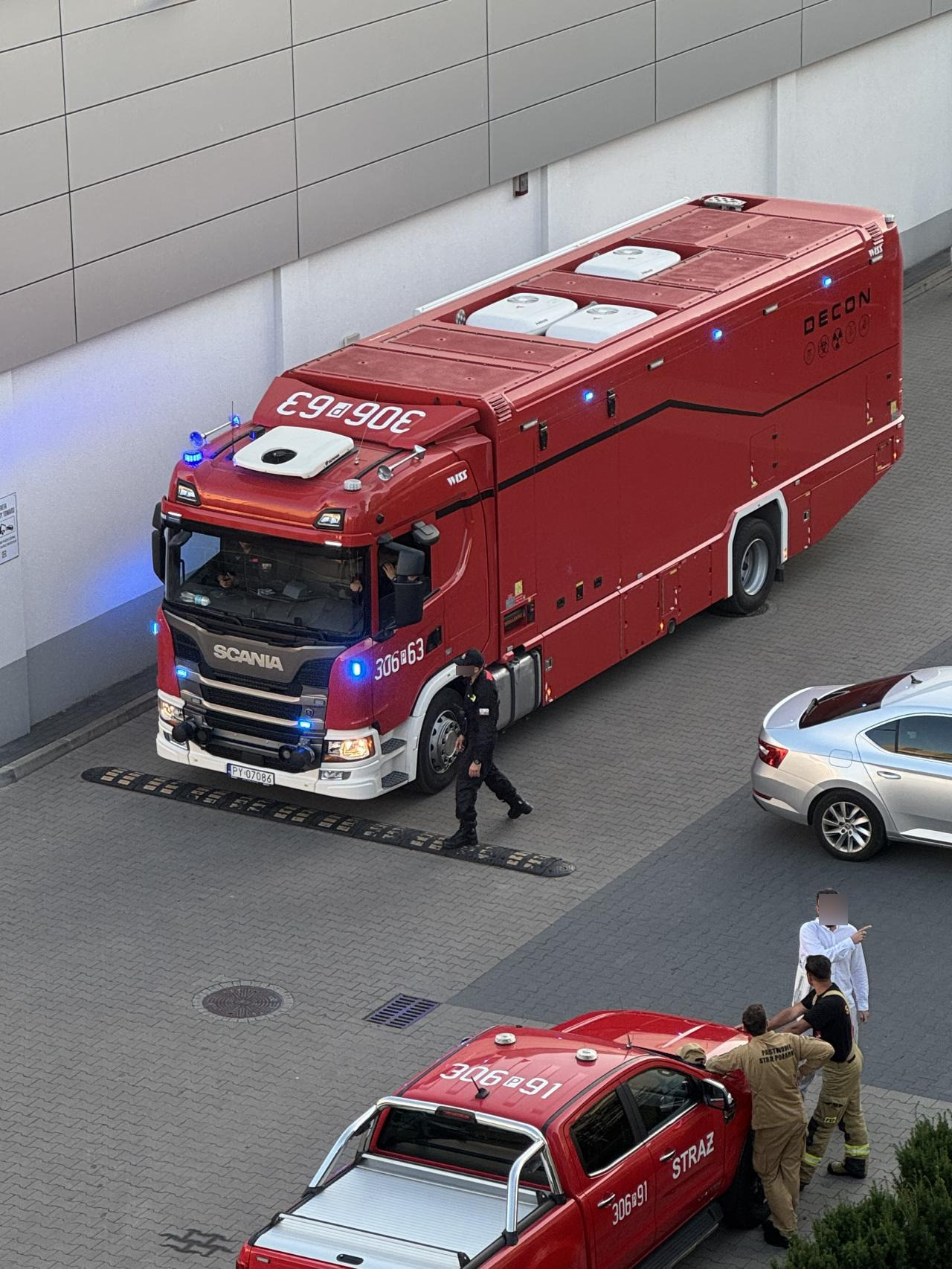 Akcja strażaków z grupy chemicznej na Jeżycach. "Czy wiadomo, co się dzieje?"