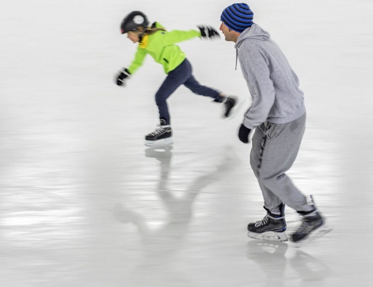 Cud w Poznaniu. Lód choćby w upalne dni. Gratka dla fanów jazdy na łyżwach