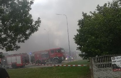 Pożar Biedronki w Buku. Na miejscu 10 zastępów strażaków