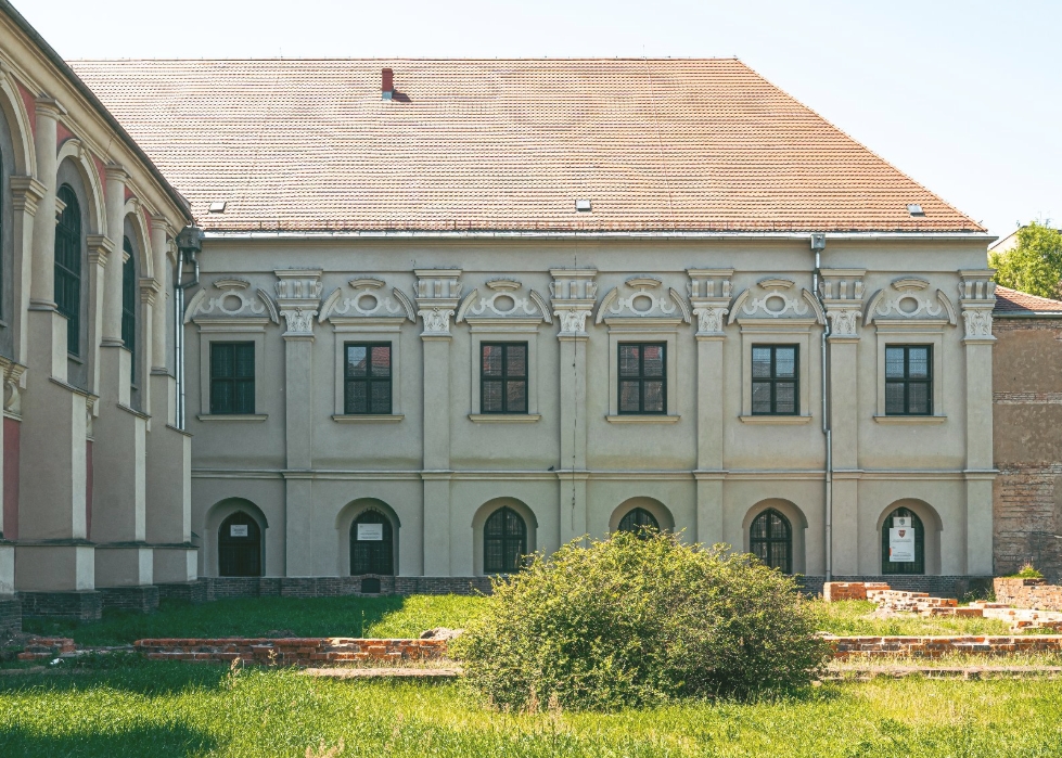 Zaniedbany skwer po dawnym klasztorze Dominikanów ma wypięknieć. Przekazano już teren wykonawcy