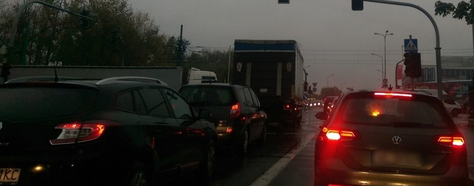 Pokolizyjne korki na trasie Pniewy - Poznań i zachodniej obwodnicy Poznania. Deszcz zakorkował miasto!