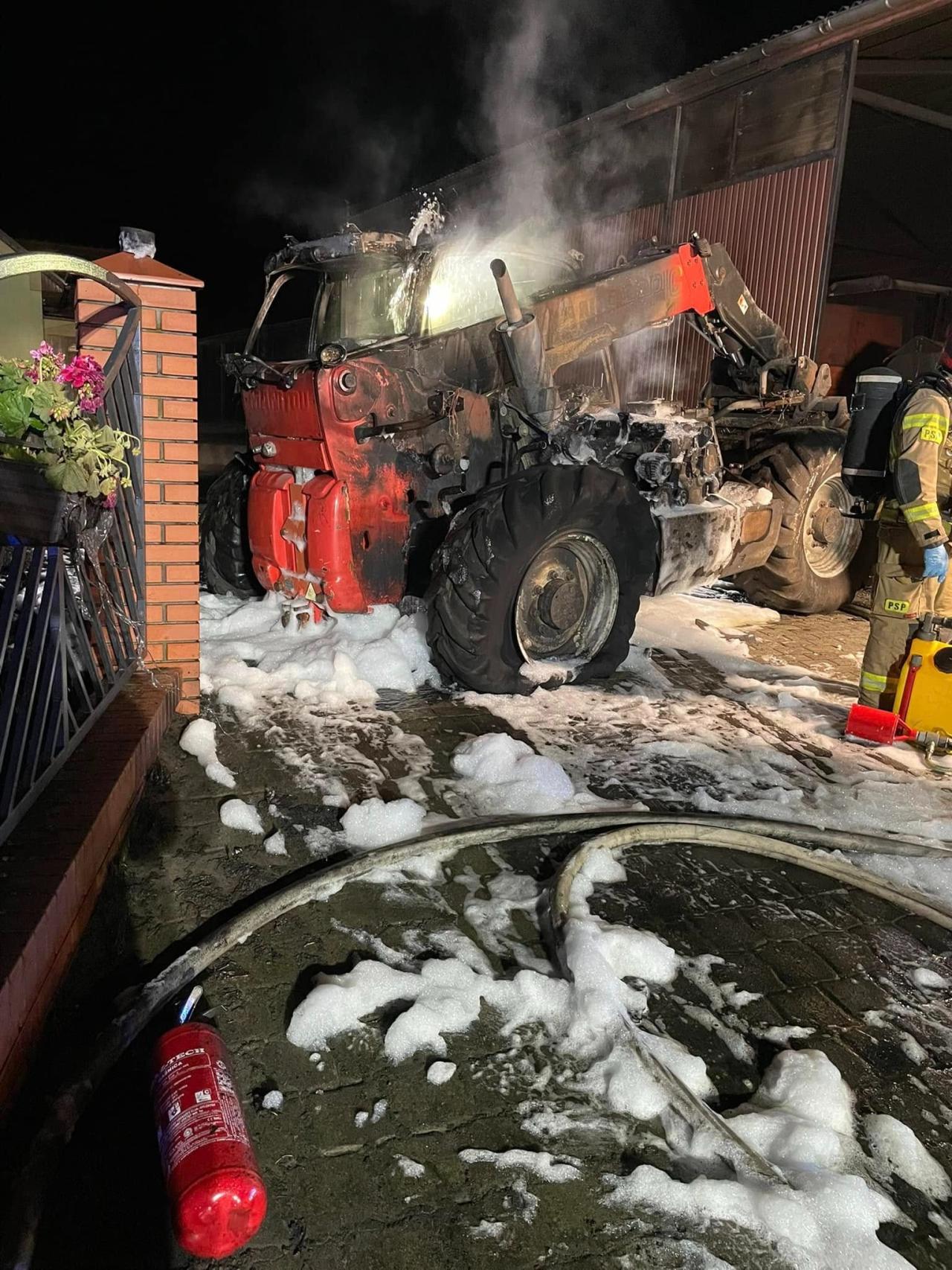 Kolejny pożar ładowarki teleskopowej. Tym razem w powiecie kościańskim