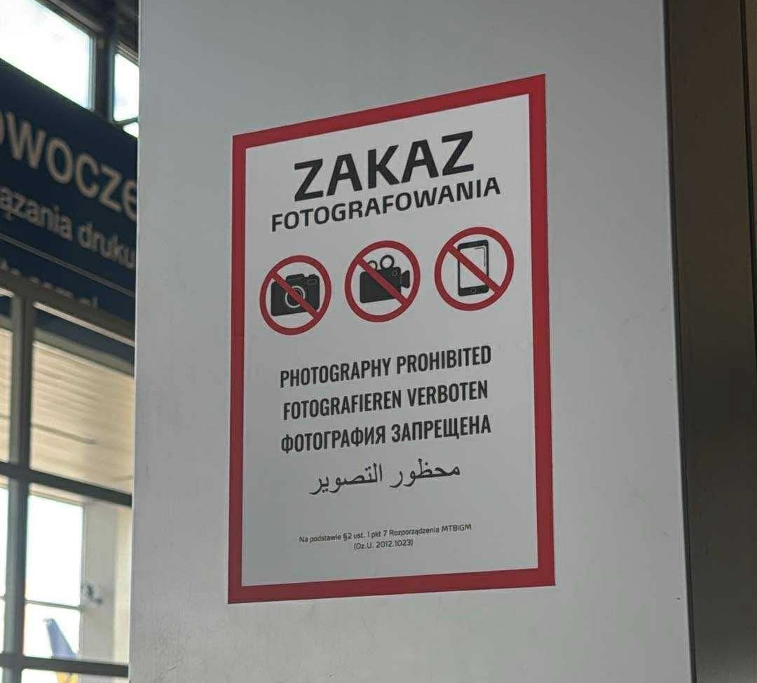Zakaz fotografowania na poznańskim lotnisku? "Dlaczego port rozwiesza takie tablice?"