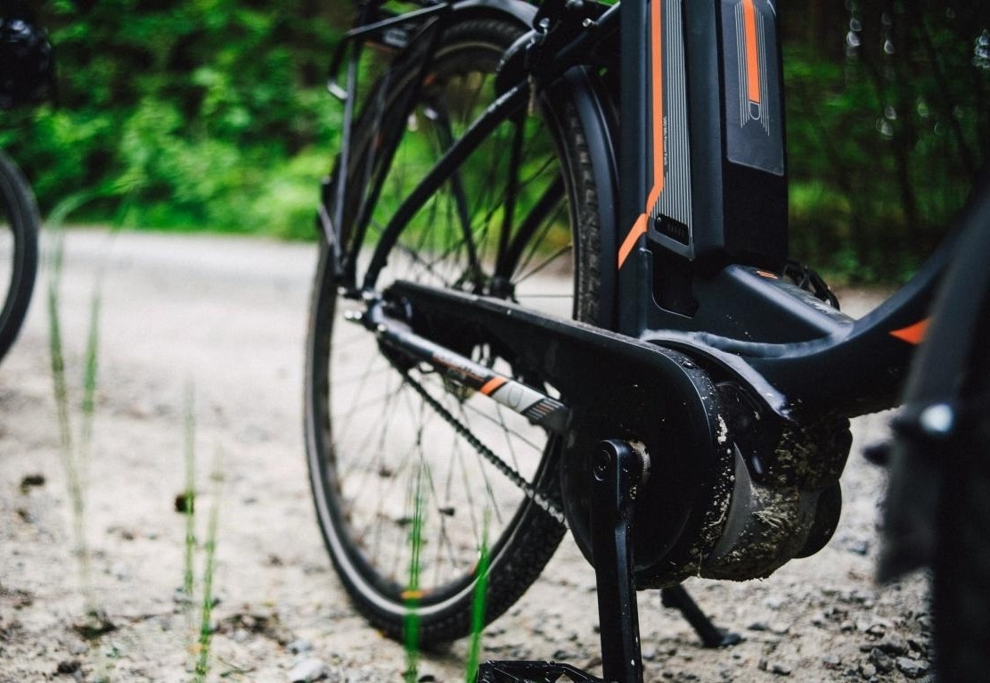 Region: rowerzysta przewrócił nastolatka na ziemię i kopnął go w twarz