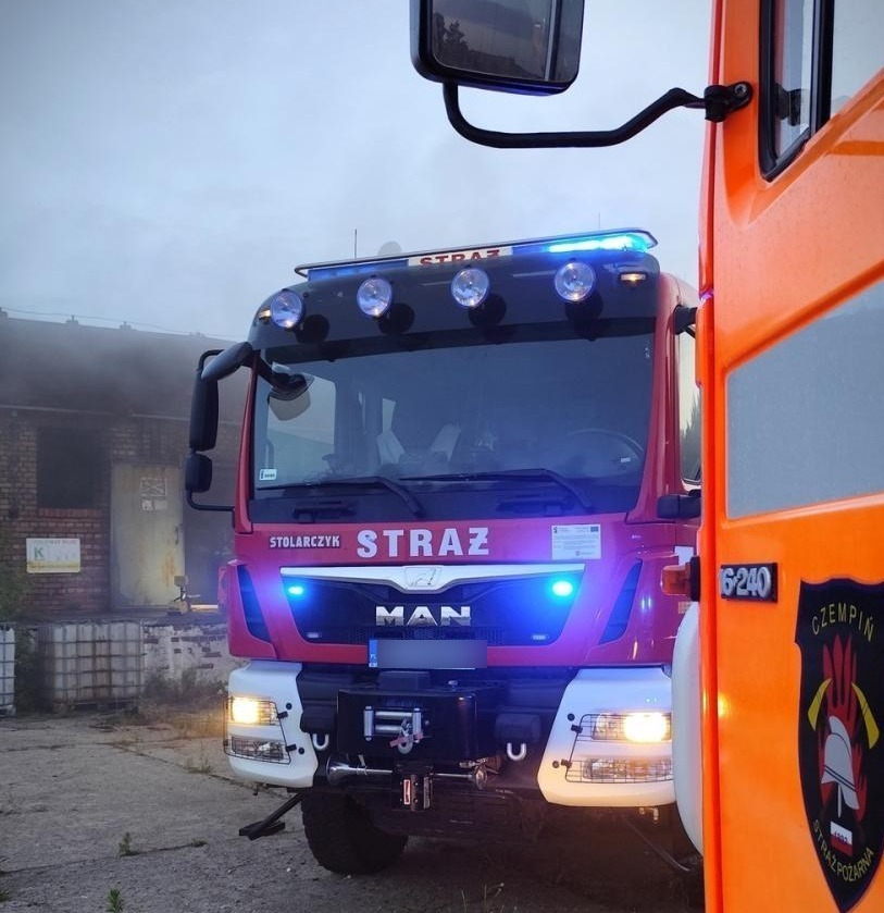 Nocny pożar lokomotywy w regionie. "Pasażerowie byli ewakuowani"