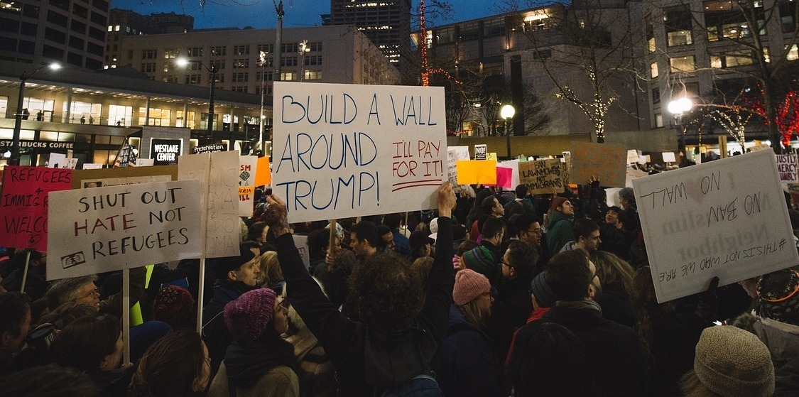 Organizatorzy "Marszu Antyimigracyjnego" wykorzystują logo Lecha Poznań? "Stowarzyszenie Łazęga Poznańska" publicznie stawia zarzuty