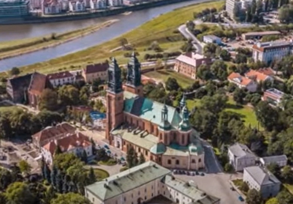 Poznańskie Stowarzyszenie Historyków wzywa do ratowania Ostrowa Tumskiego. "Grozi mu patodeweloperska apokalipsa"