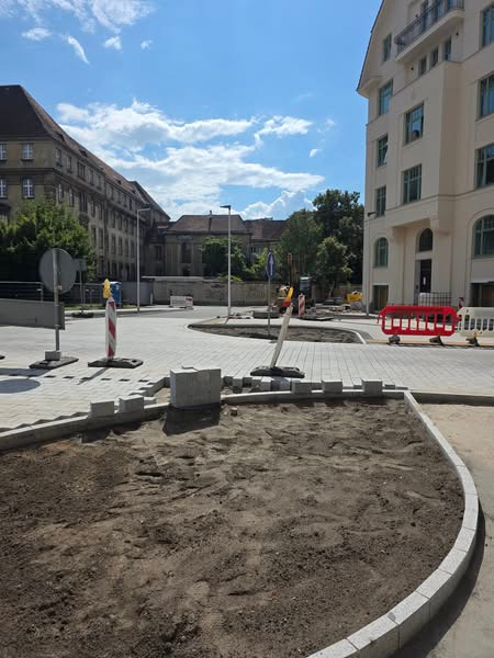 Duże zmiany zachodzą na niewykorzystanym w pełni placu w centrum miasta