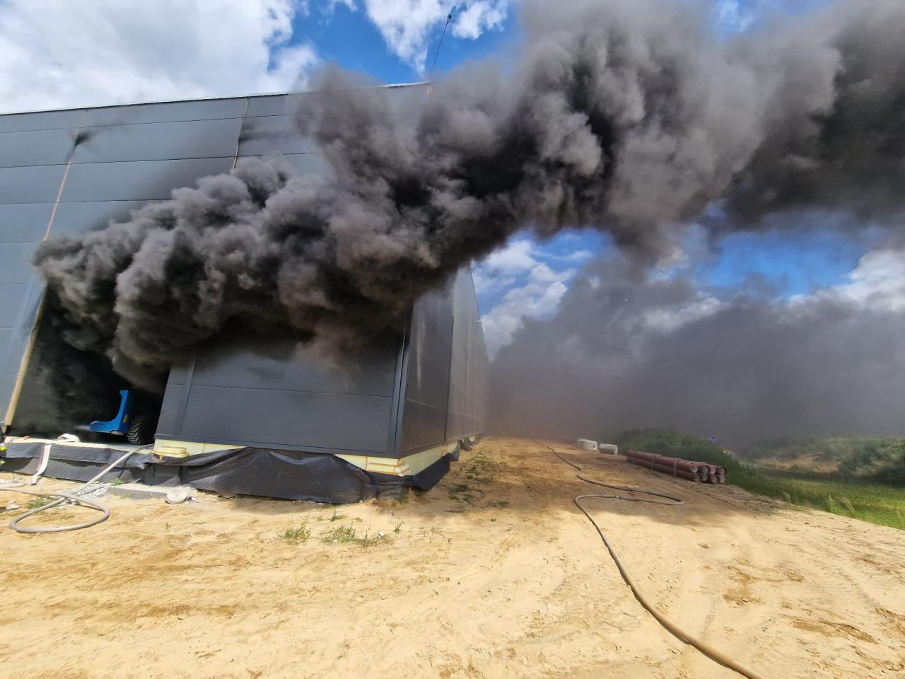 Duży pożar w regionie. Płonie hala w budowie