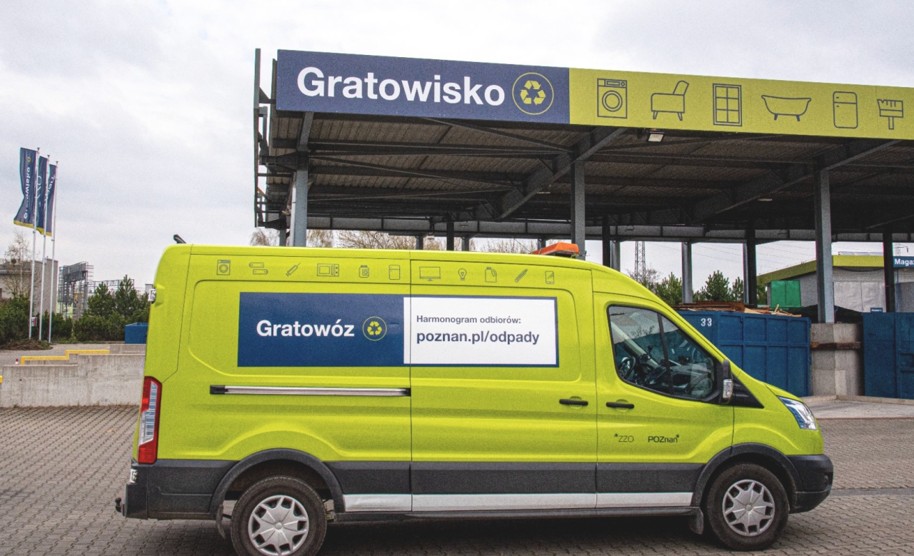 Znowu wyjedzie w trasę, by zabrać od mieszkańców stare ubrania i odpady problemowe