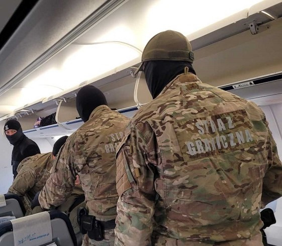 Awantura na pokładzie samolotu na poznańskiej Ławicy