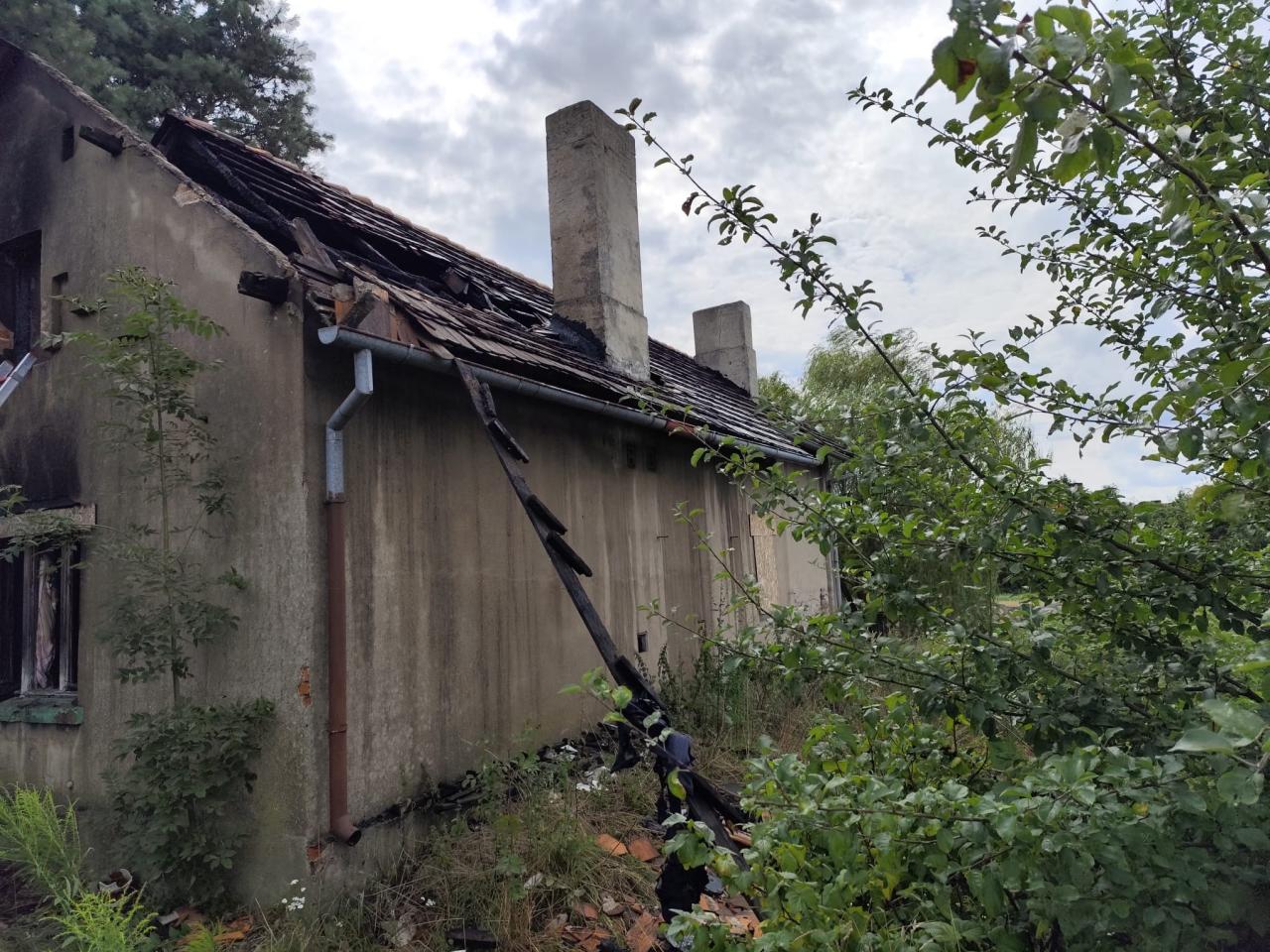 Podpalacz grasuje w regionie? Już dwa razy dziś płonął ten sam budynek