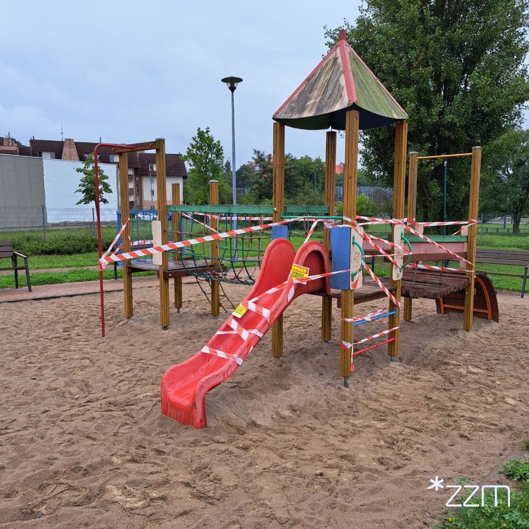 Miejski plac zabaw wyłączony z użytku. "Priorytetem bezpieczeństwo dzieci"