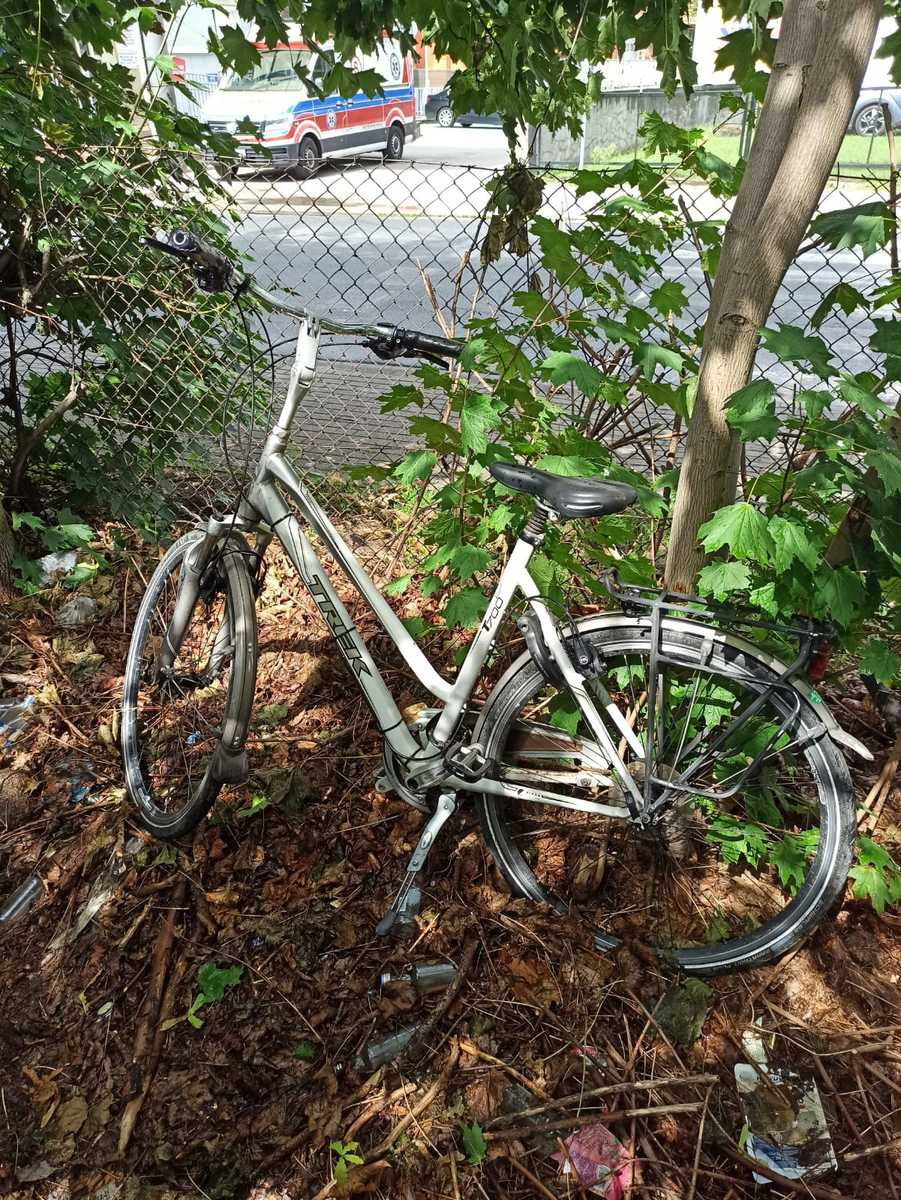 Kradzież na parkingu przy jednej z galerii w regionie. Policjanci gwałtownie rozwiązali zagadkę