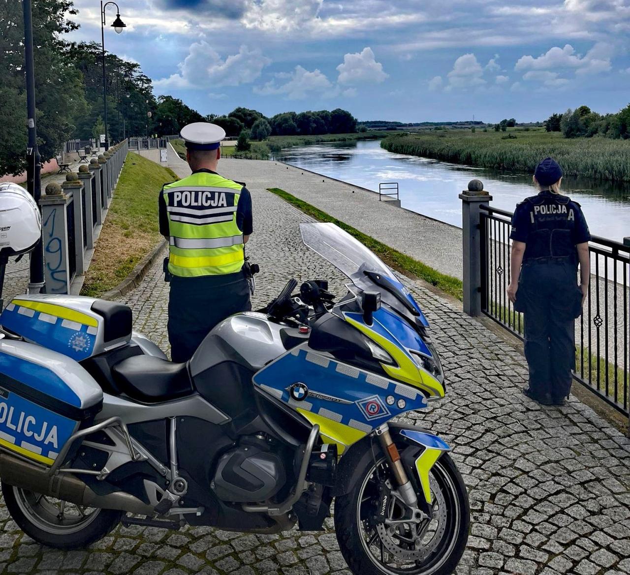 Niebezpieczne znalezisko nad Wartą w regionie. "Droga biegnąca wzdłuż linii brzegowej została wyłączona z ruchu"
