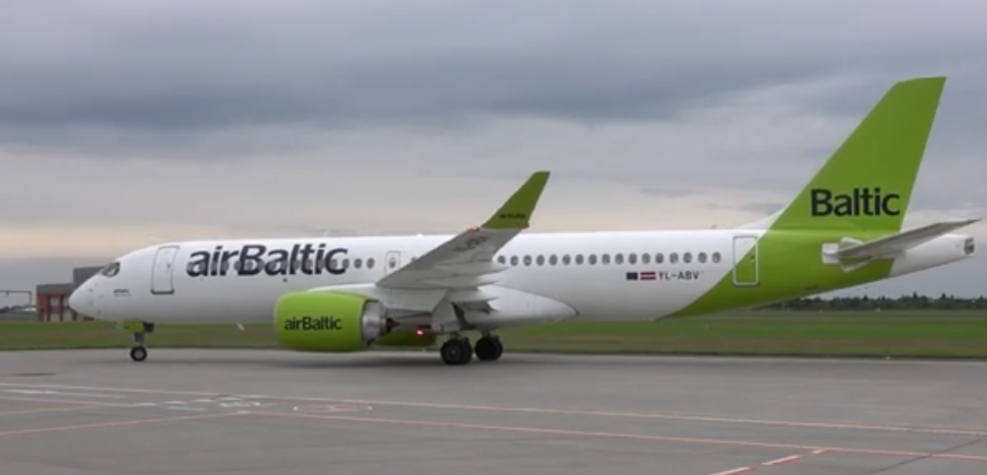 Mecz podwyższonego ryzyka. Piłkarze drużyny, która zmierzy się z Lechem, wylądowali na Ławicy (video)