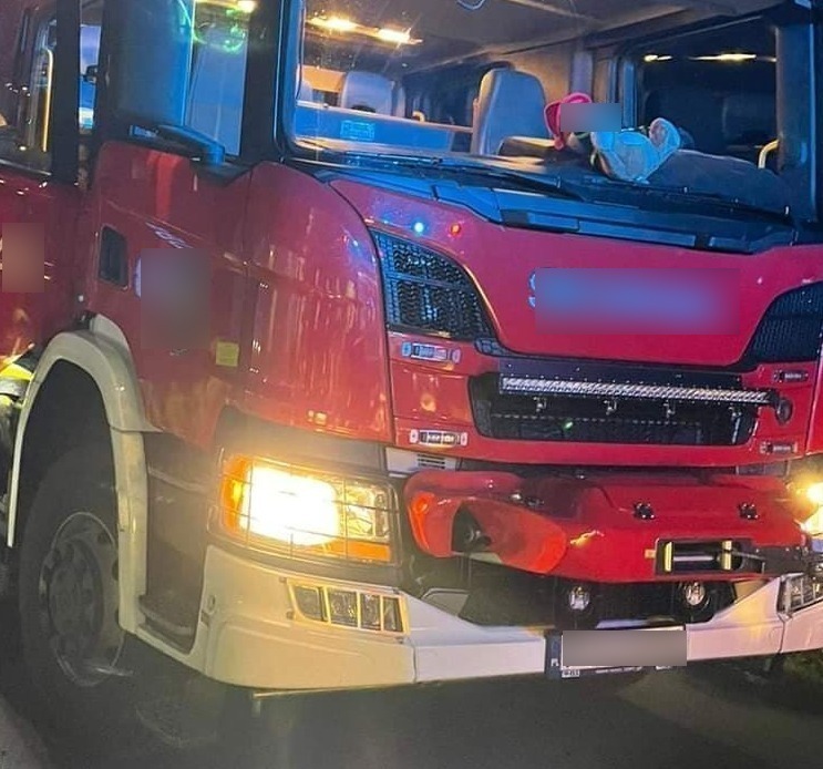 Poważny wypadek w powiecie poznańskim. Bus zderzył się z samochodem ciężarowym. "Trwa reanimacja"