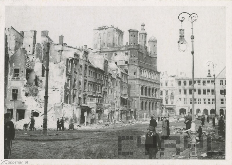 Ratusz po zniszczeniach w lutym 1945 roku | fot. Kolekcja Romana Trojanowicza / CYRYL