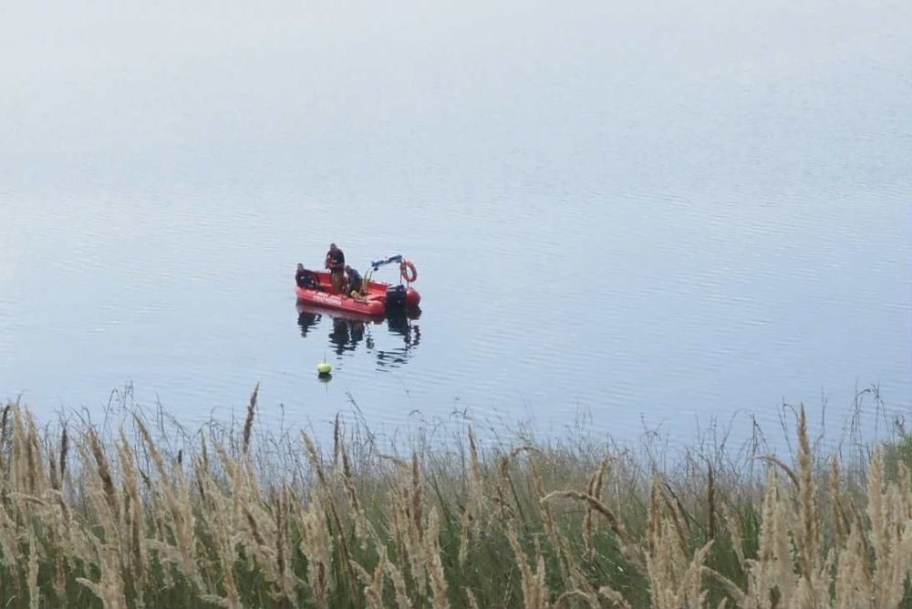 Makabryczne odkrycie w regionie. W wodzie znaleziono auto, w środku dwa ciała