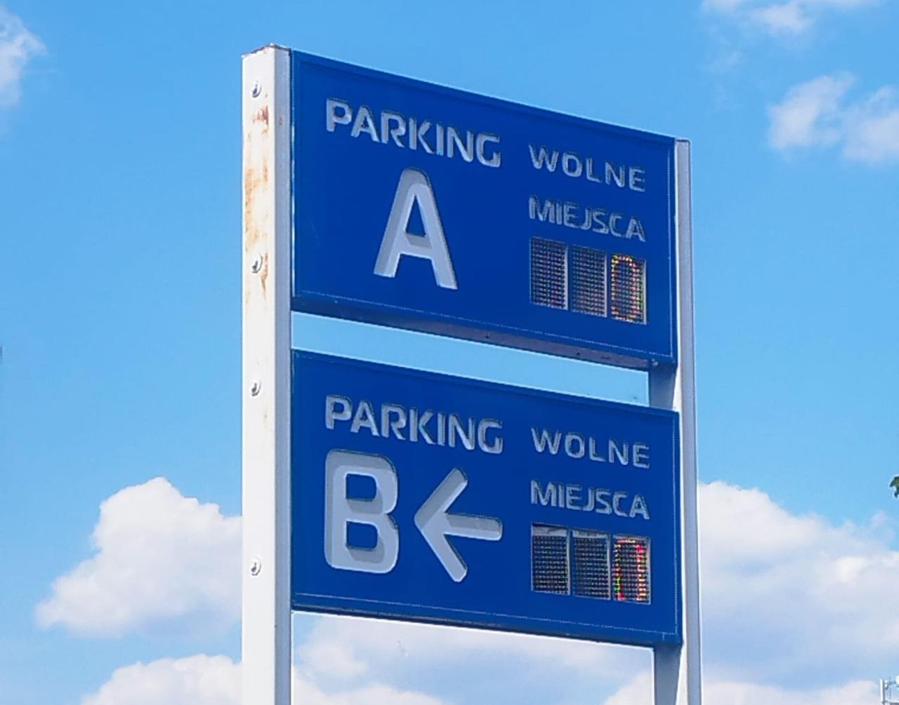 Tłumy w Termach Maltańskich, nie ma miejsc do parkowania