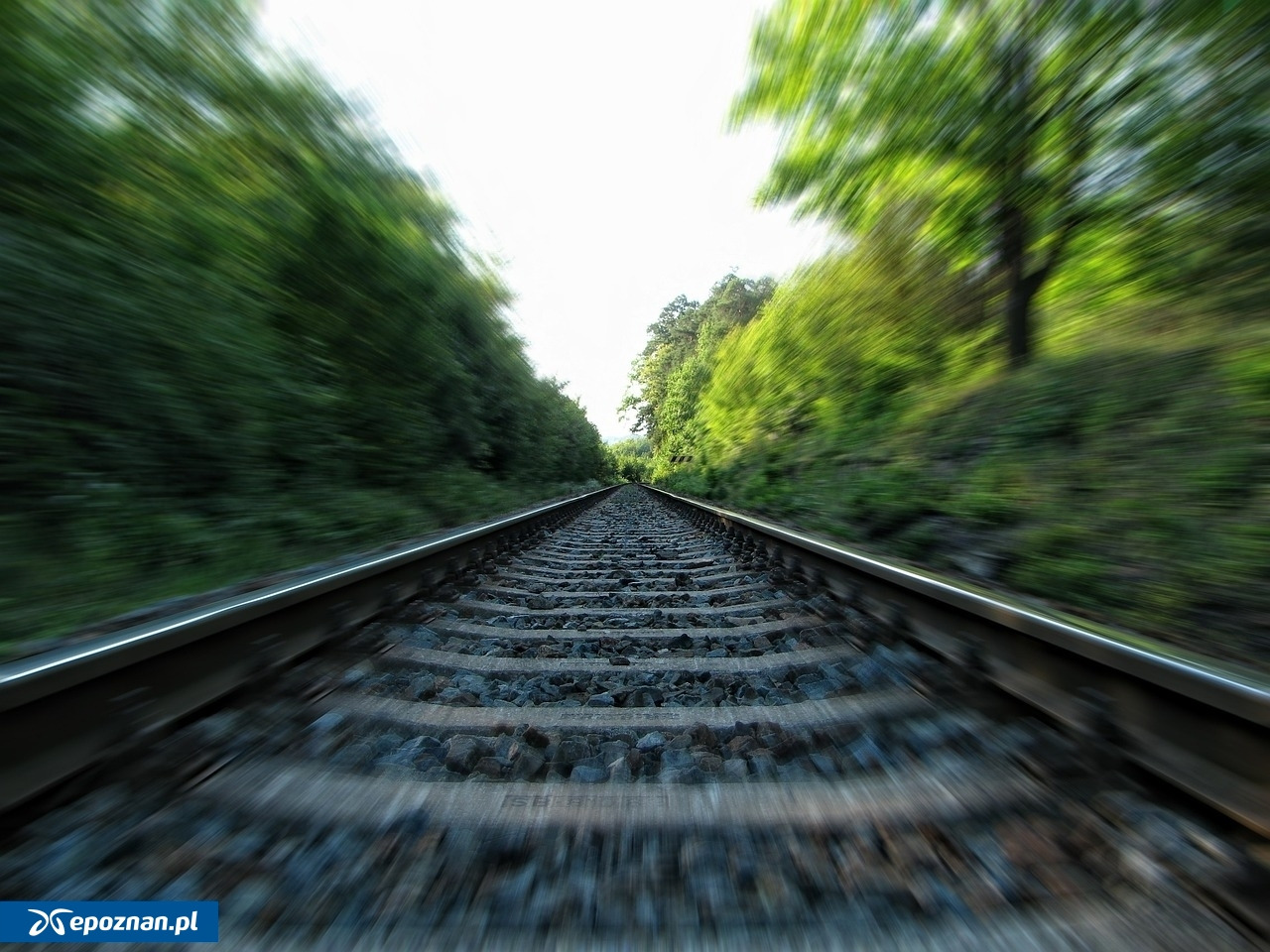 Tragedia na torach w regionie. Samochód zderzył się z pociągiem