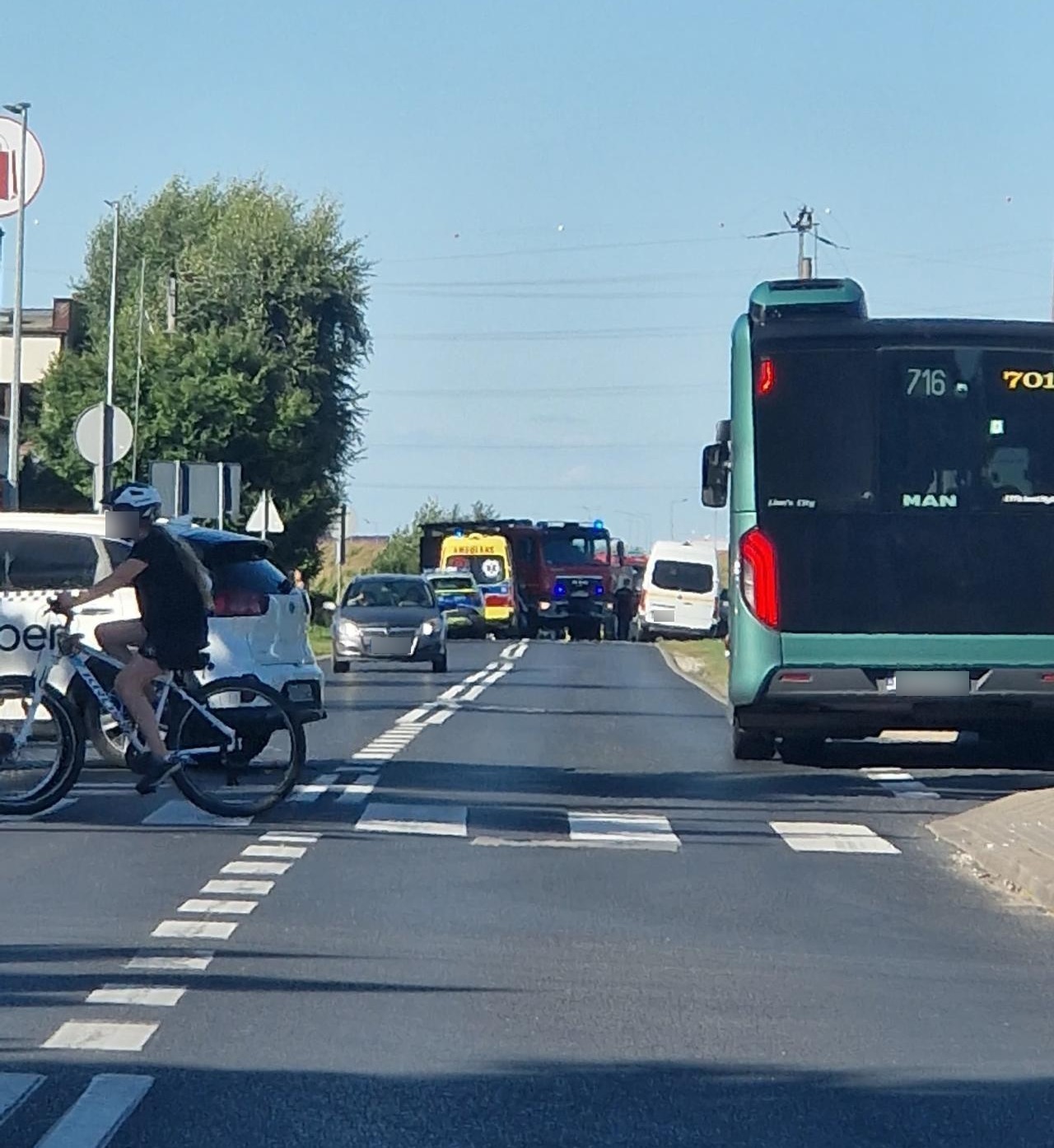 Komorniki: zderzenie czołowe dwóch samochodów osobowych