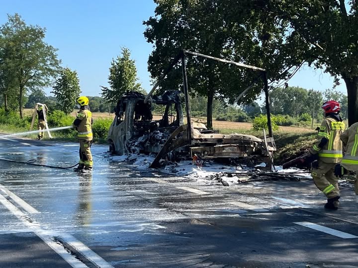 Region. Spłonął samochód dostawczy. Droga była całkowicie zablokowana