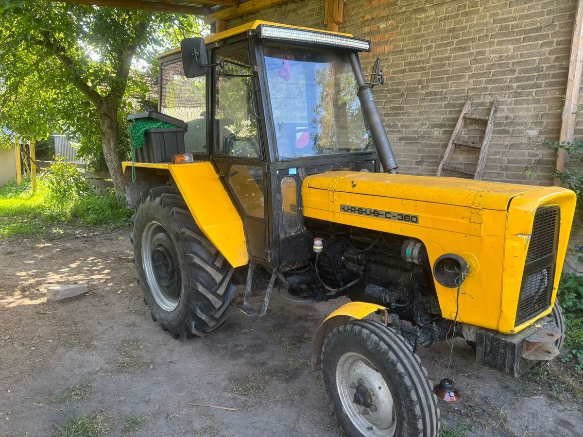 Region. Kierowca ciągnika rolniczego wjechał w ogrodzenie posesji. gwałtownie wyszło na jaw, co było tego przyczyną