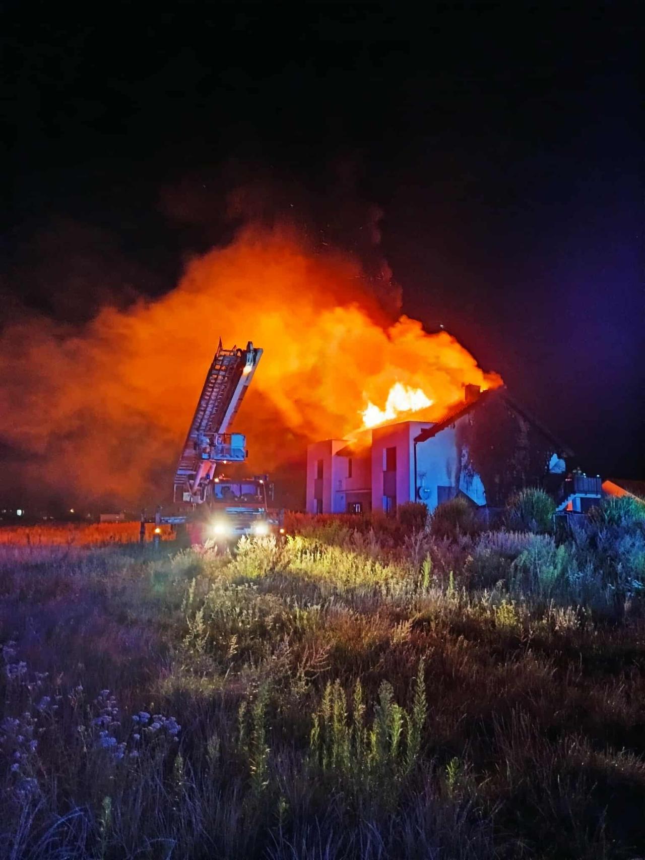 Szukają bohatera, który uratował mieszkańców tego płonącego budynku w regionie. "Proszę, pozwól sobie podziękować osobiście"