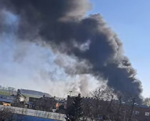 Kolejny w tym roku pożar w zakładzie recyklingu. Mieszkańcy mają dość. "Nie ma czym oddychać"