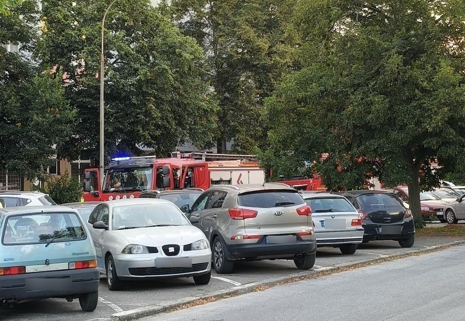 Mieszkańcy czuli zapach spalenizny na klatce schodowej. Okazało się, iż pożar zlokalizowano w windzie