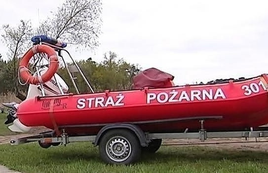 Region. Ratownicy i strażacy walczyli o życie 70-latki, która topiła się w jeziorze