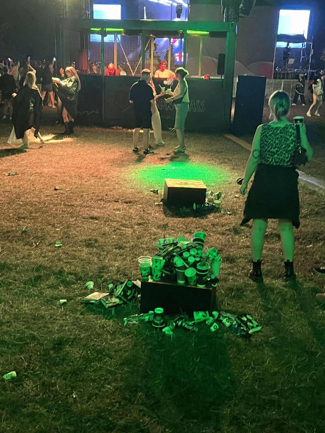 Ogromna ilość śmieci na Cytadeli podczas festiwalu. "Niszczą to miejsce"