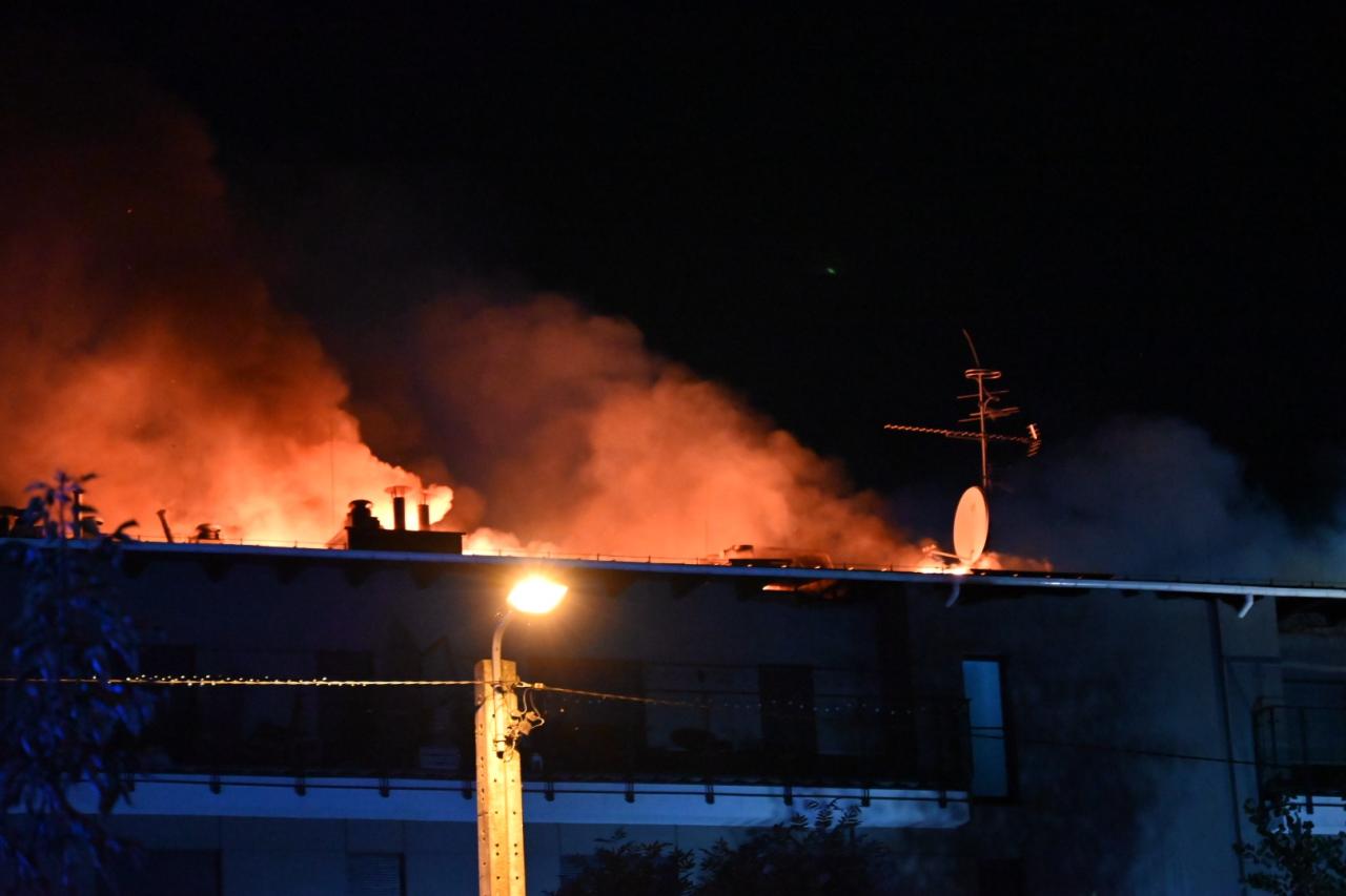 Krańcowa: ogień gwałtownie się rozprzestrzeniał, bo konstrukcja dachu jest z drewna. 29 jednostek straży pożarnej walczyło z pożarem