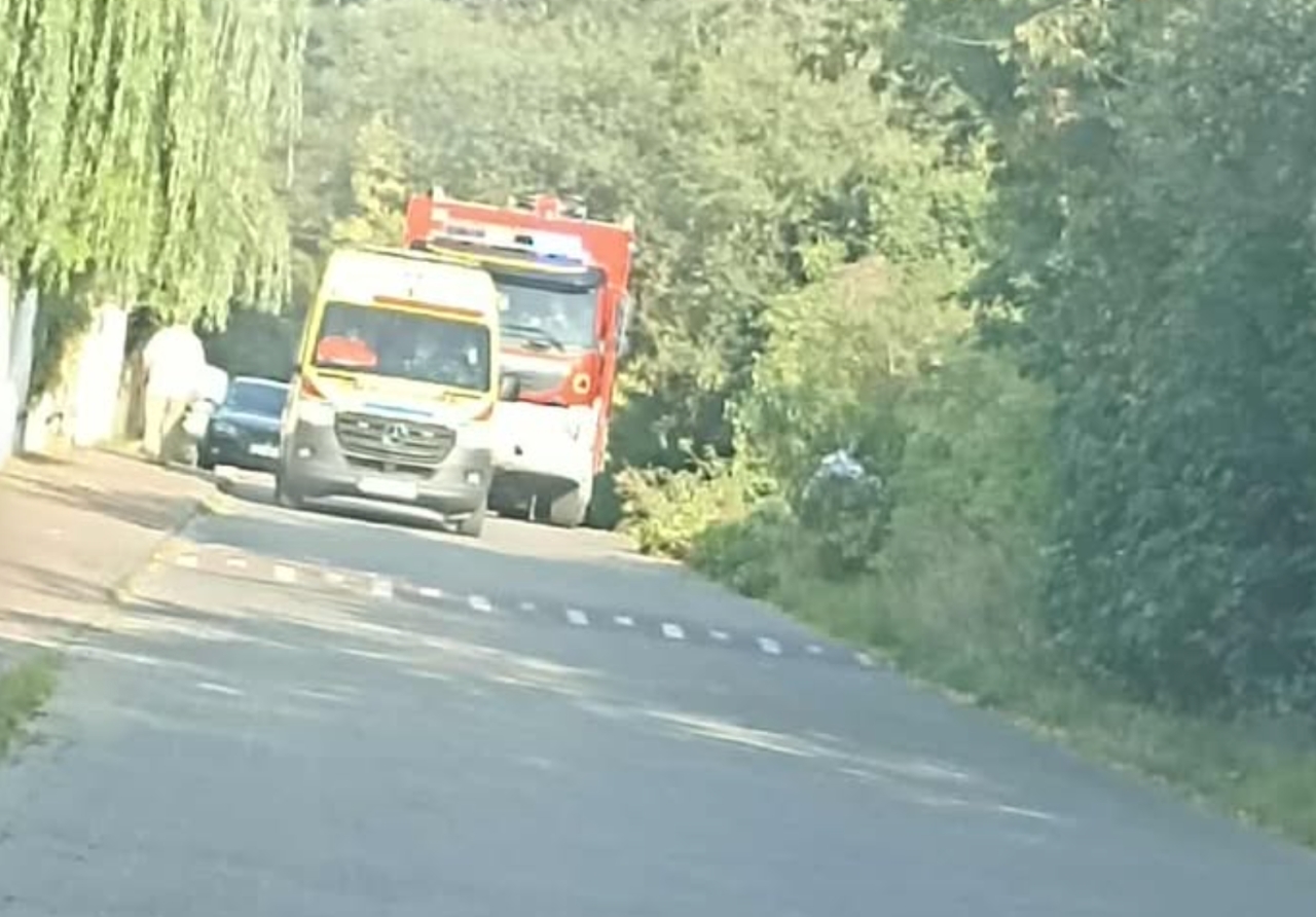 Samochód uderzył w płot na Piątkowie