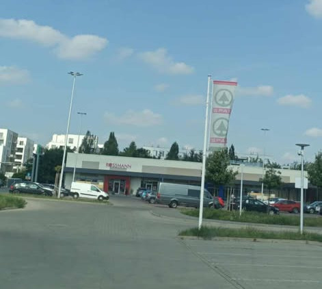 Akcja policji w Poznaniu. "Policja i ludzie szukają dziewczynki"