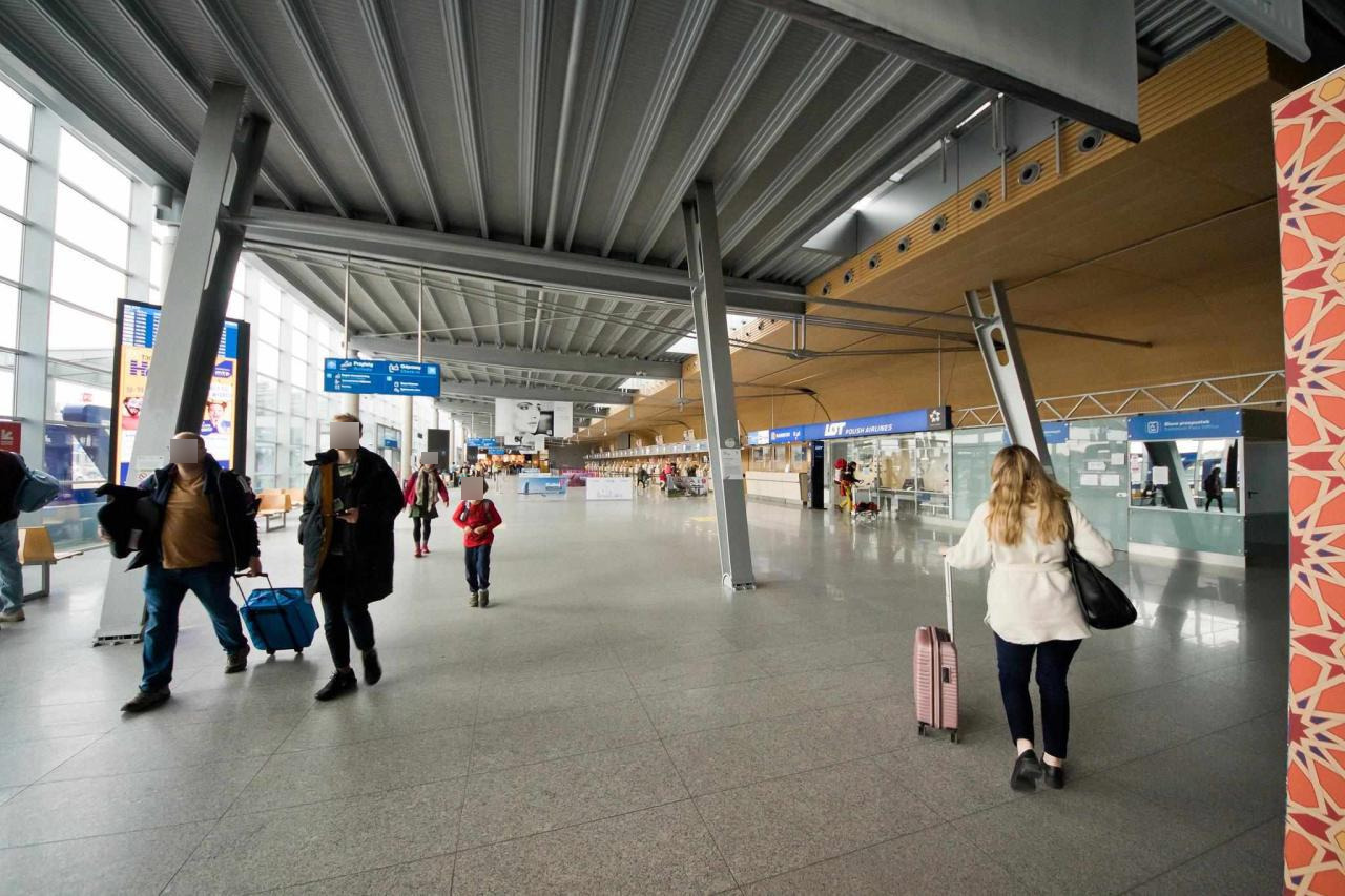 Nowość na poznańskim lotnisku. Dla niektórych podróżnych przygotowane zostaną żółte smycze