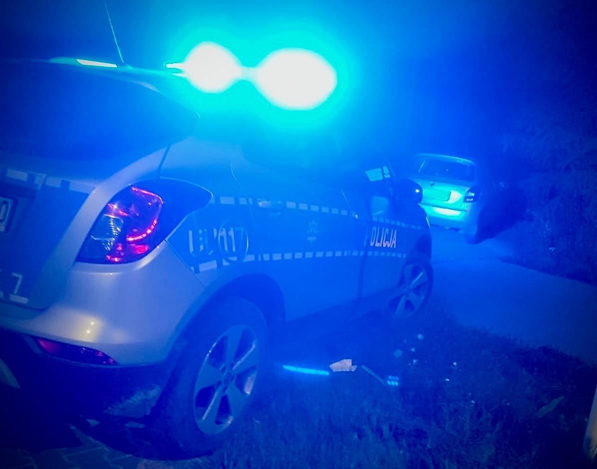 Pijany kierowca miał pretensje do policjanta po służbie, iż za nim jedzie. Zdziwił się, gdy wyszła na jaw, kim jest i po co to robił