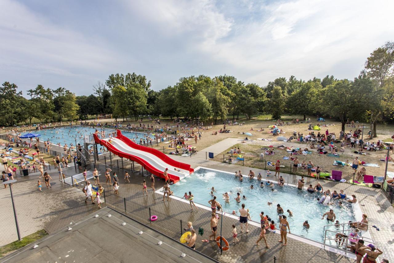 Jedna z pływalni czynna jest krócej. Zapłacimy mniej