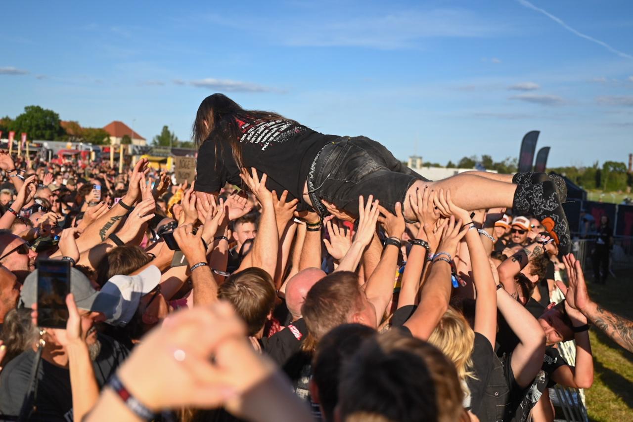 Rozpoczął się wielki, rockowy festiwal. Potrwa trzy dni