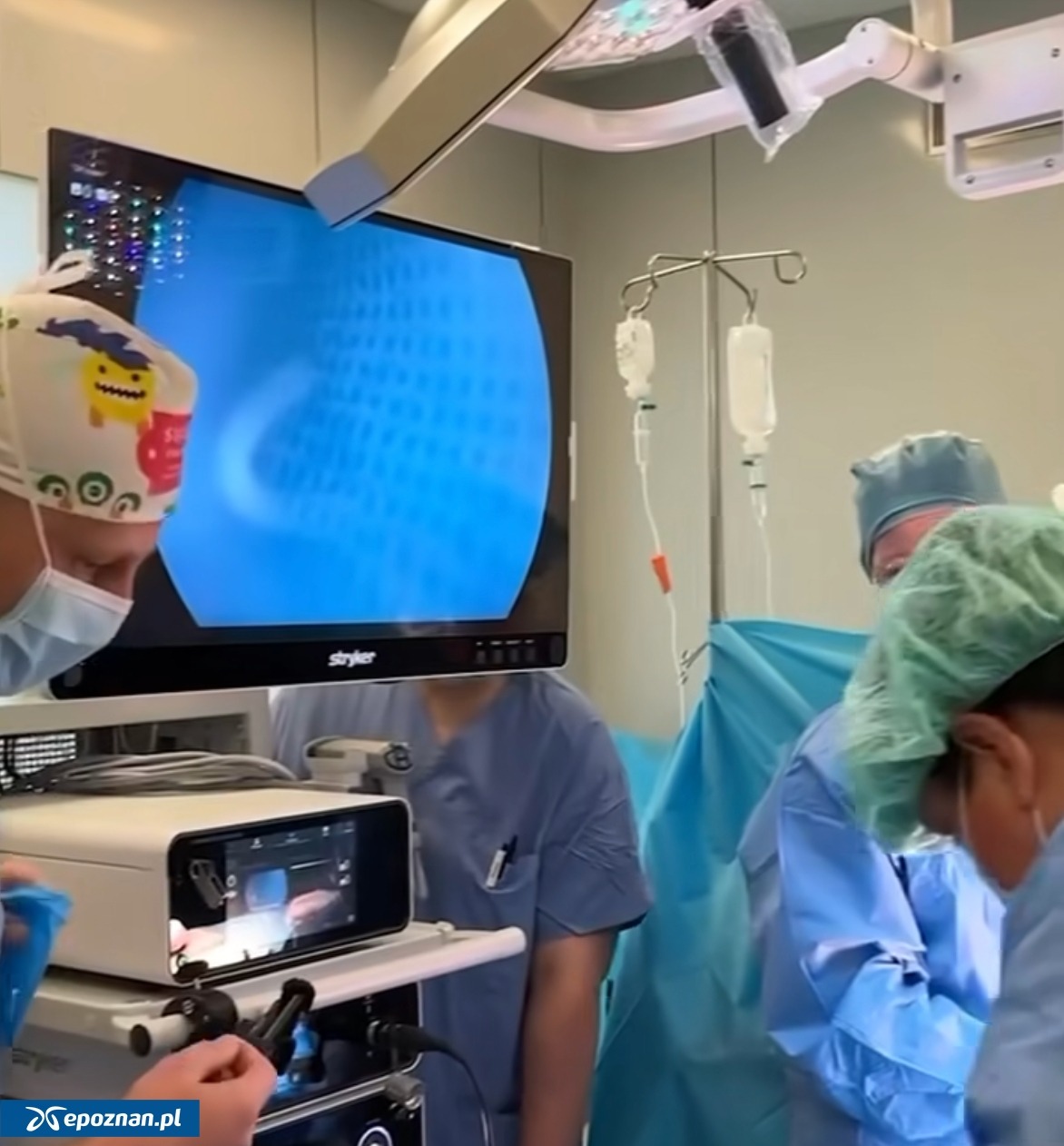 Poznański szpital zawiesił wykonywanie zabiegów, które wzbudziły sensację wśród pacjentów. NFZ twierdzi, iż dowiedział się o niej z mediów