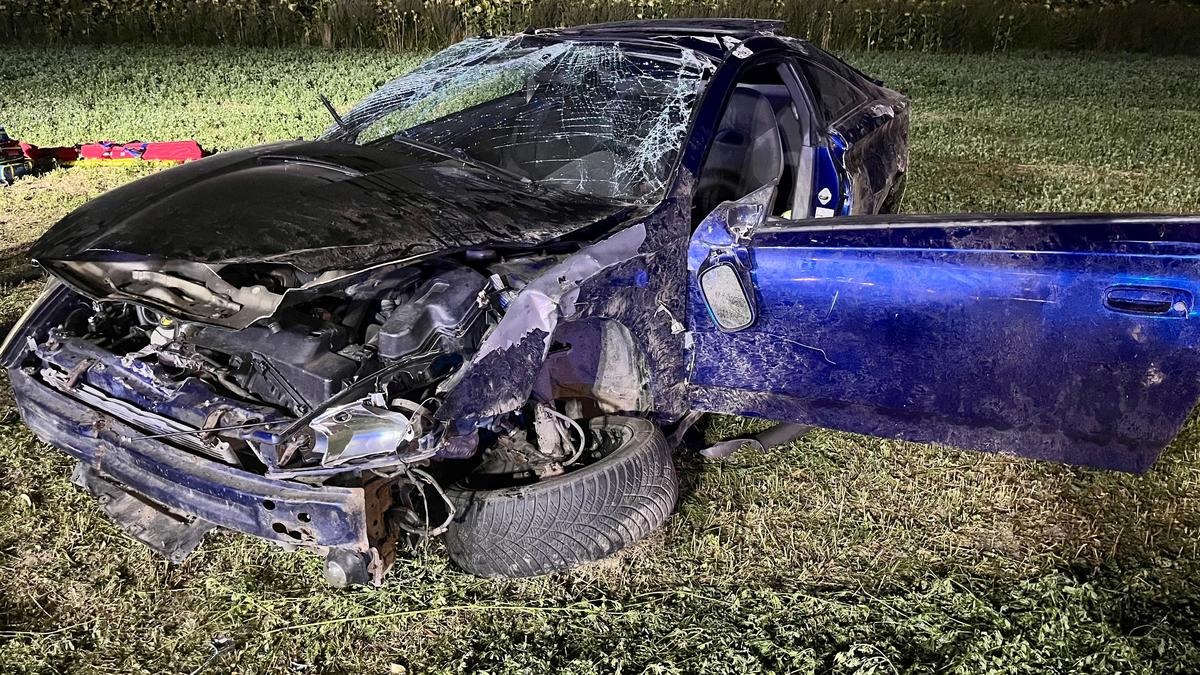 Pijany Ukrainiec próbował odpalić papierosa w trakcie prowadzenia auta. Kilka razy koziołkował. "Interwencja trwała ponad 12 godzin"