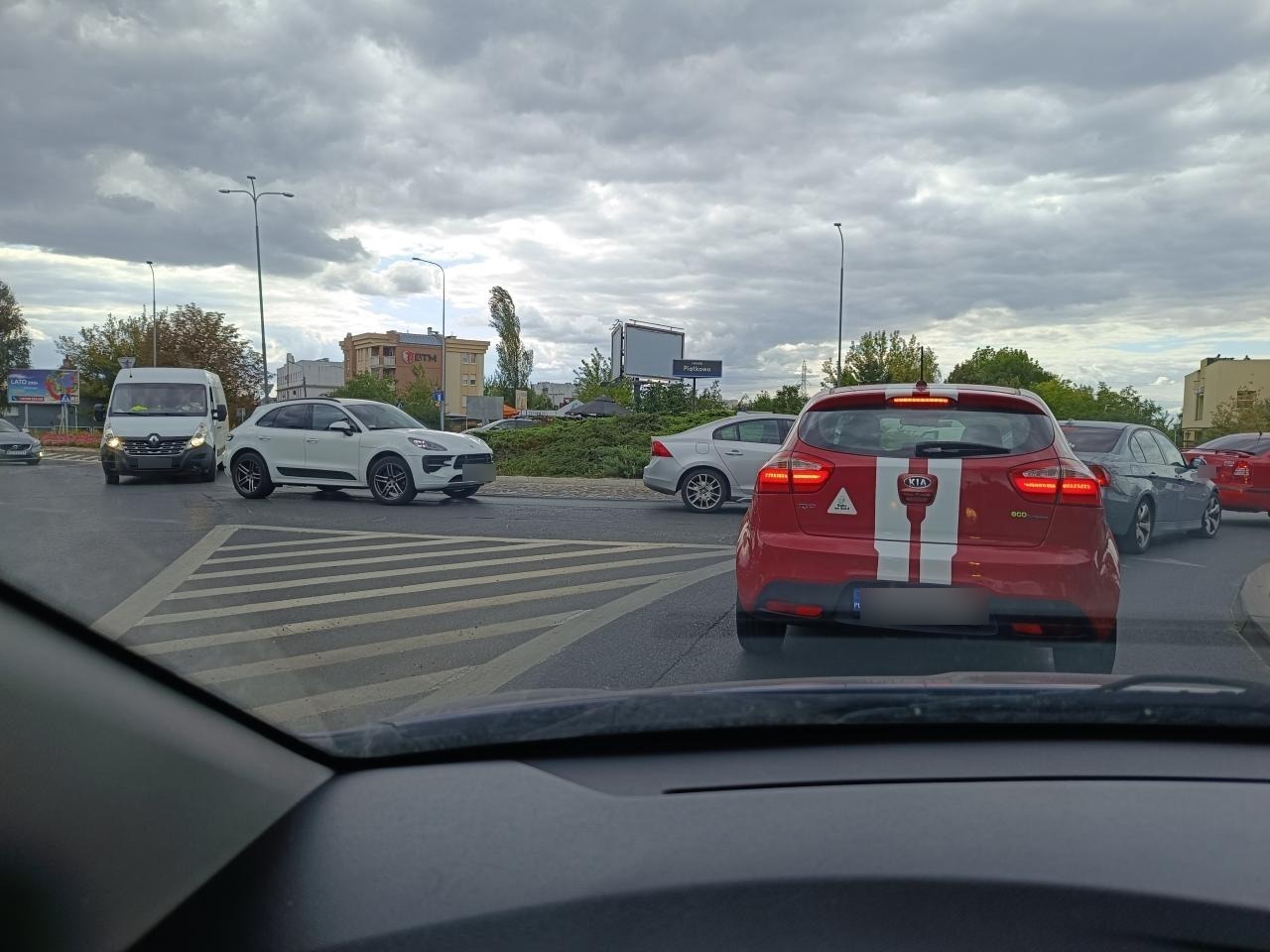 Dramat komunikacyjny na północy Poznania. "Kierowców przekierowano na drogi osiedlowe"