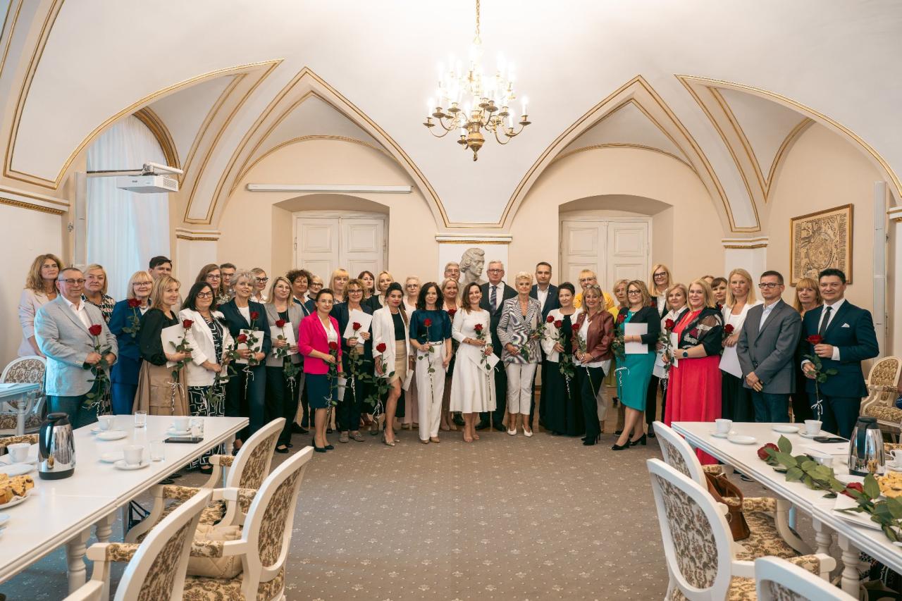 Nominacje dla dyrektorów poznańskich szkół i przedszkoli."Praca, którą Państwo wykonują, jest jak budowanie mostów"