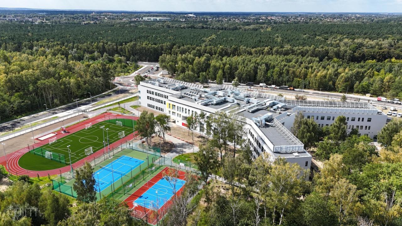 Największa w ostatnich latach inwestycja oświatowa w Poznaniu oficjalnie zakończona. Tak wygląda